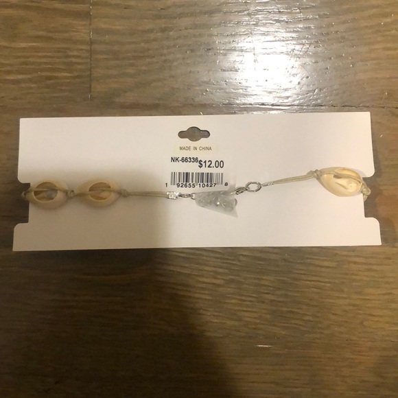 SOLD Cowry shell Choker and Hoop set - Picture 7 of 7